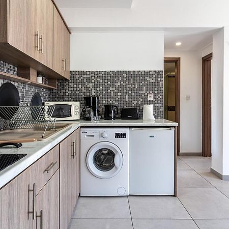 Made With Love 1-Br Apt By Finikoudes Beach Larnaca Buitenkant foto
