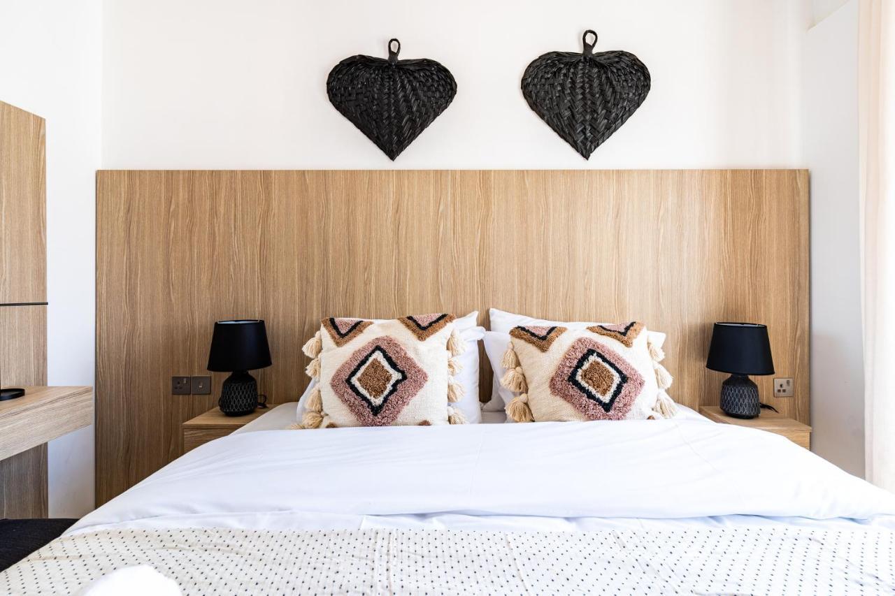 Made With Love 1-Br Apt By Finikoudes Beach Larnaca Buitenkant foto
