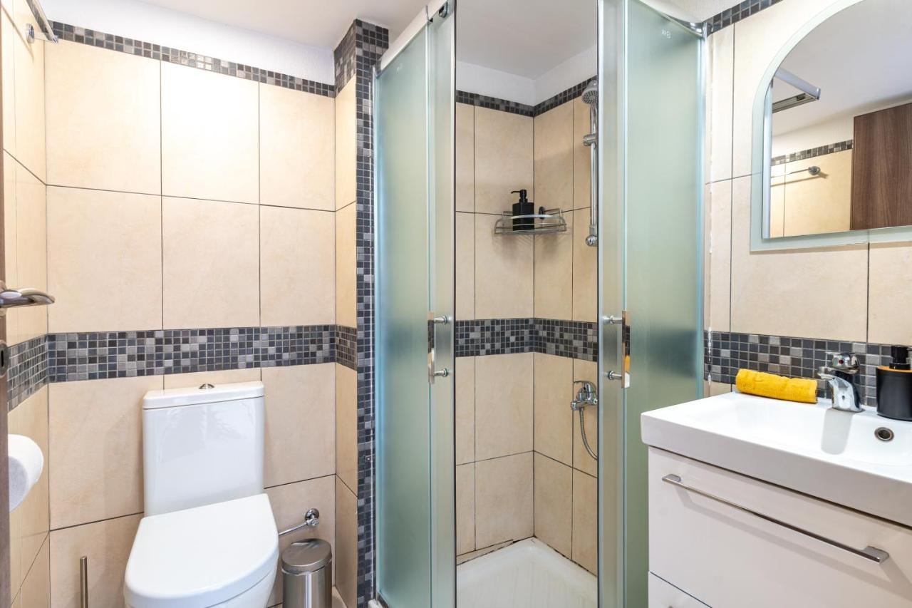 Made With Love 1-Br Apt By Finikoudes Beach Larnaca Buitenkant foto