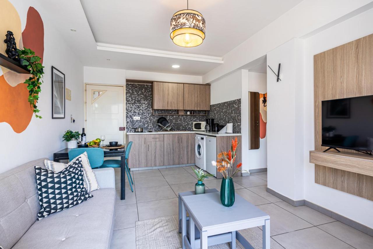 Made With Love 1-Br Apt By Finikoudes Beach Larnaca Buitenkant foto